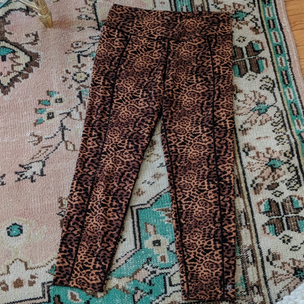 Betsey Johnson active leopard print leggings